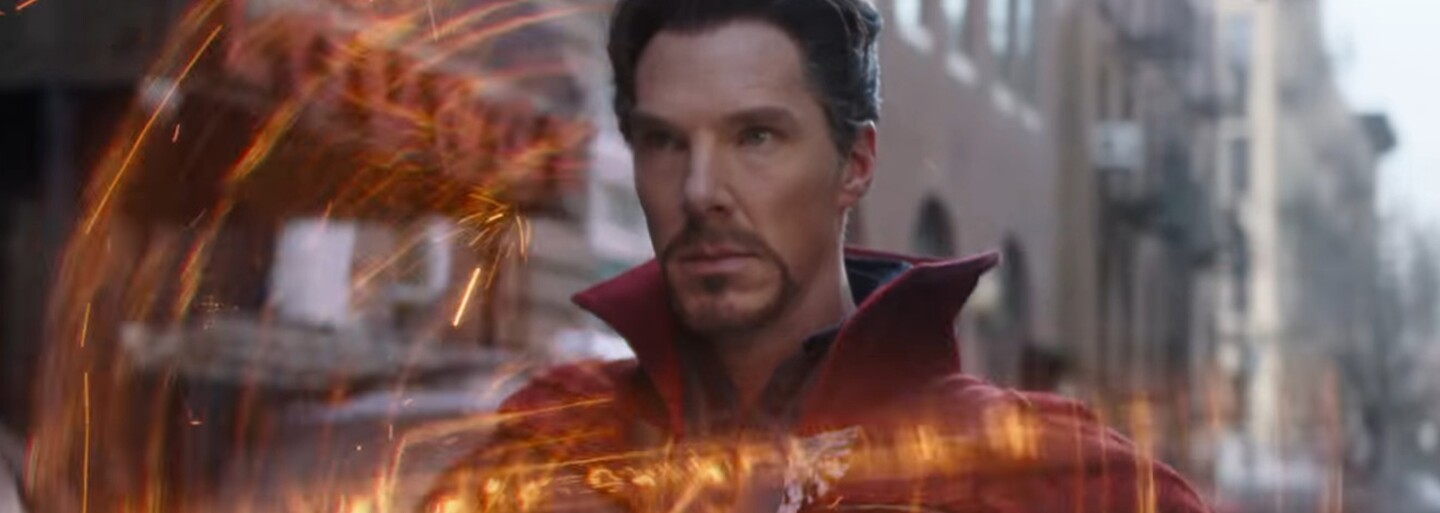 Tom Holland počas rozhovorov niekoľkokrát takmer vyzradil spoilery pre Infinity War. Zakaždým ho musel zastaviť Benedict Cumberbatch
