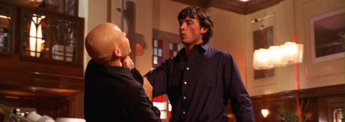 Tom Welling zo Smallville si znova zahrá Supermana. Vo veľkom crossoveri s Arrow a Flash sa stretne so staršími hercami z DC