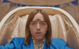 Tommy Cash je zázračný léčitel ve své podivné zemi plné obskurností, hudby a tance