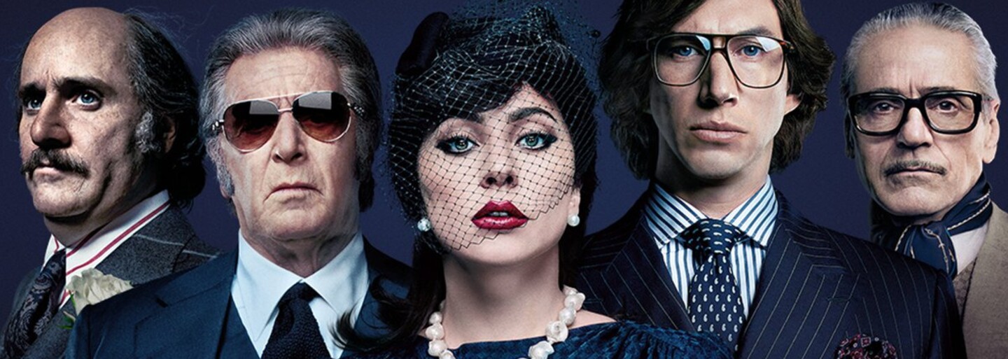Top módne momenty v roku 2021: Adele s odhaleným dekoltom vo Vogue, film House of Gucci aj kompletne zahalená Kim Kardashian