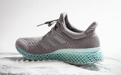 Bota od adidasu s 3D vytištěnou mezipodrážkou z vyloveného odpadu bojuje o zelenou budoucnost naší planety Bota od adidasu s 3D vytištěnou mezipodrážkou z vyloveného odpadu bojuje o zelenou budoucnost naší planety