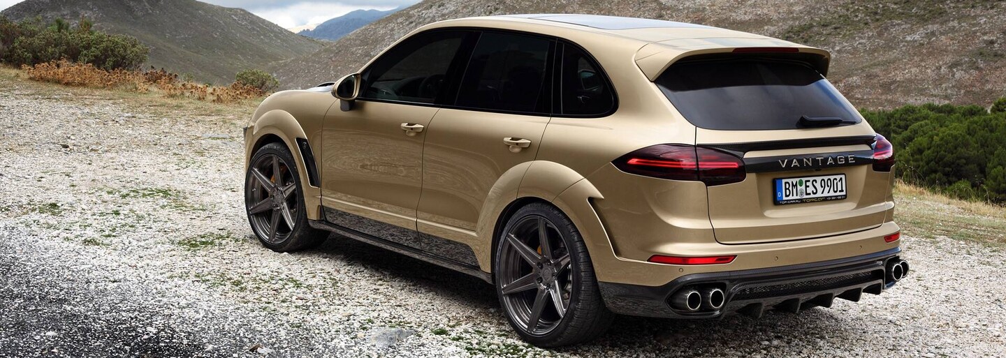 TopCar o sobě dává opět vědět, tentokrát přináší zlaté Porsche Cayenne Turbo se 600 koňmi