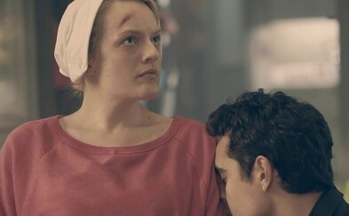 Totalitná spoločnosť využívajúca ženy ako slúžky a týrané stroje na rodenie detí sa vracia. Užite si nové zábery 2. série Handmaid’s Tale Totalitná spoločnosť využívajúca ženy ako slúžky a týrané stroje na rodenie detí sa vracia. Užite si nové zábery 2. série Handmaid’s Tale
