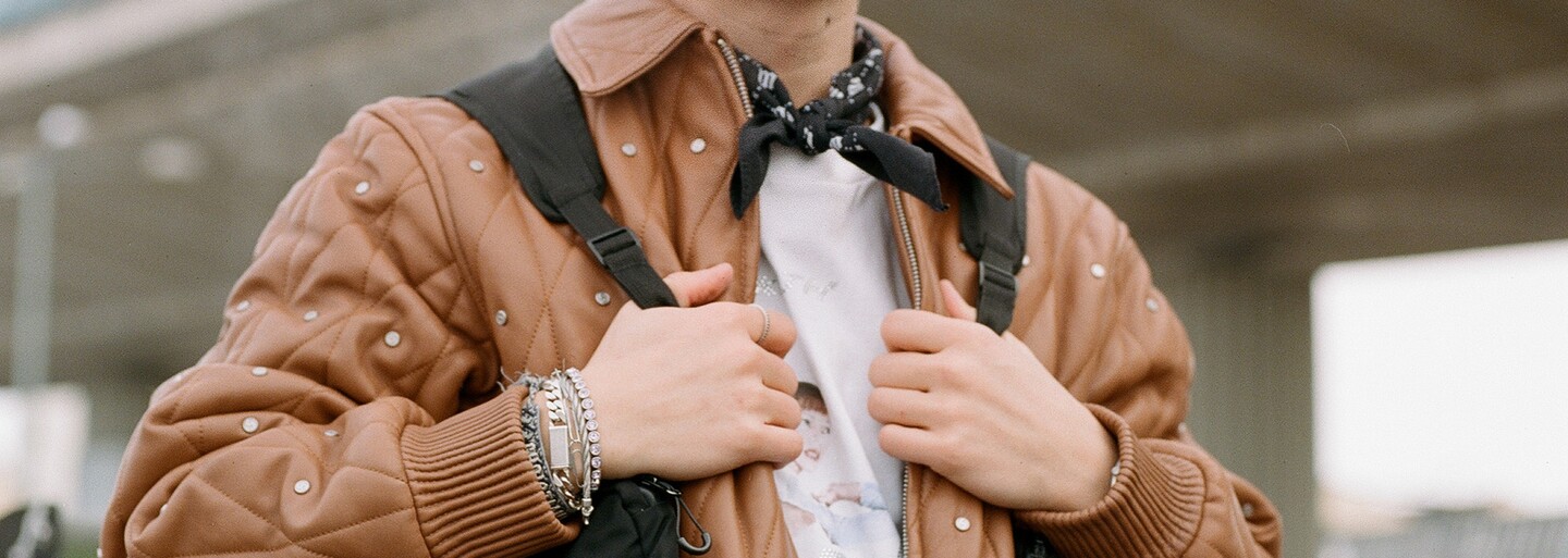 Toto je 10 najlepších outfitov Dalyba za posledné obdobie. Nebojí sa high fashion ani streetwearu