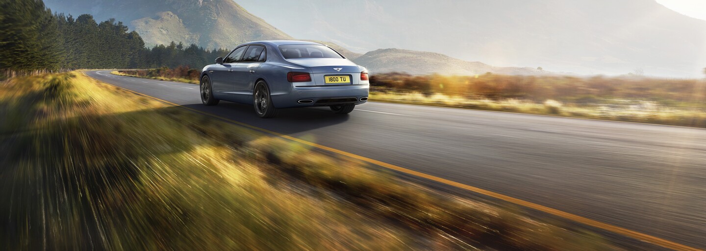 Toto je najrýchlejšia limuzína od Bentley! 635-koňový Flying Spur W12 S dokáže uháňať až 325 km/h