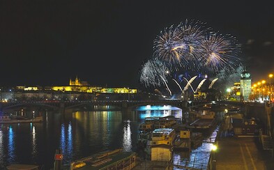 Tradiční novoroční ohňostroj by mohl být v Praze minulostí. Zrušit ho chce město i petice Tradiční novoroční ohňostroj by mohl být v Praze minulostí. Zrušit ho chce město i petice