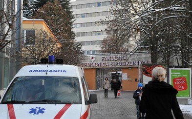 Tragédia v Žiline: Vyše 90-ročný muž utĺkol stojanom na infúzie ďalšieho pacienta, ktorý o niekoľko hodín zomrel Tragédia v Žiline: Vyše 90-ročný muž utĺkol stojanom na infúzie ďalšieho pacienta, ktorý o niekoľko hodín zomrel