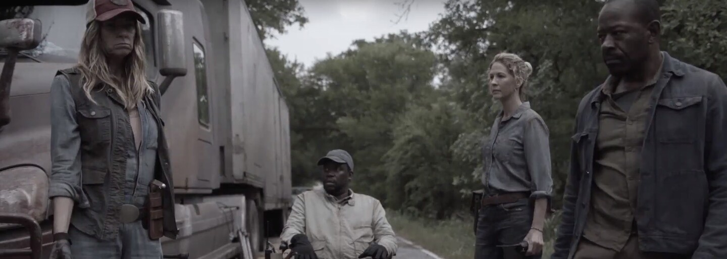 Trailer pre Fear the Walking Dead vrhá hrdinov do depresívneho a krvavého víru plného zombíkov