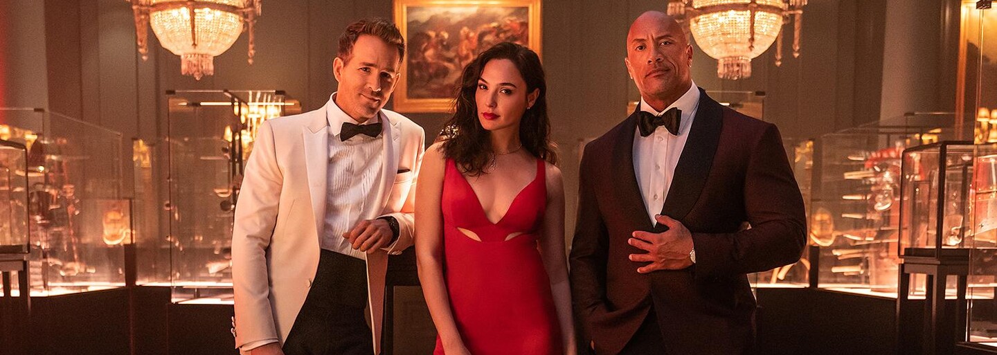 Trailer: The Rock a Ryan Reynolds se pokusí zatknout Gal Gadot. Takto vypadá zatím nejdražší film od Netflixu