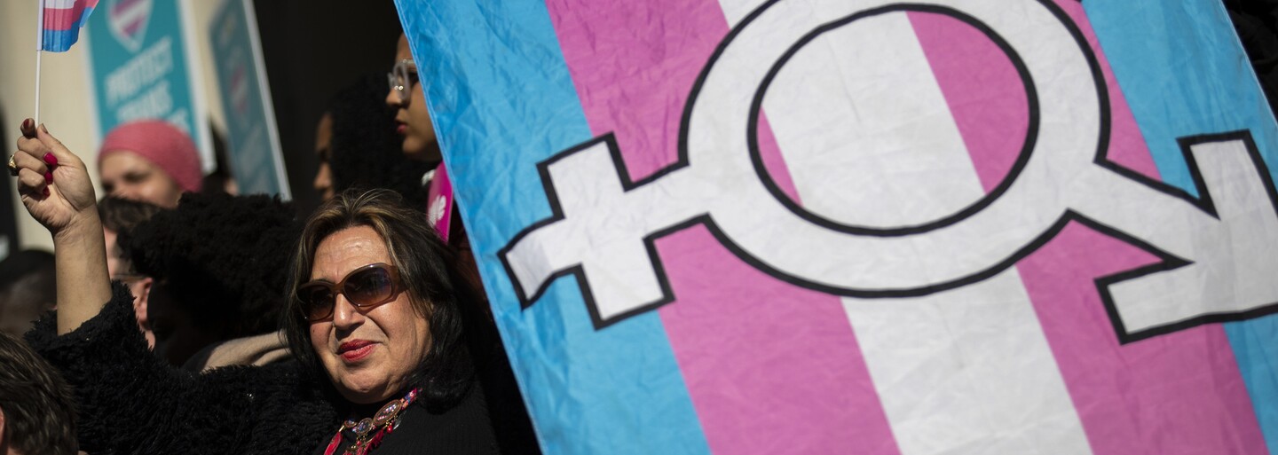Trans muži by mohli mít vlastní děti. Jejich vajíčka budou dozrávat v laboratořích