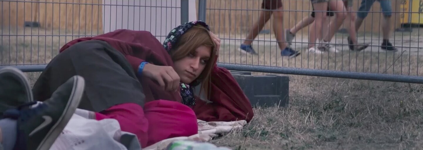 Transport hrôzy výtvarníka Aleša Vojtáška zaparkovaný na Grape poukázal, kam až môže zájsť ľudské zlo