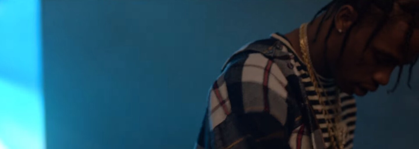 Travis Scott čeká už jen na vytouženou dívku ve videu k jeho čerstvému bangeru