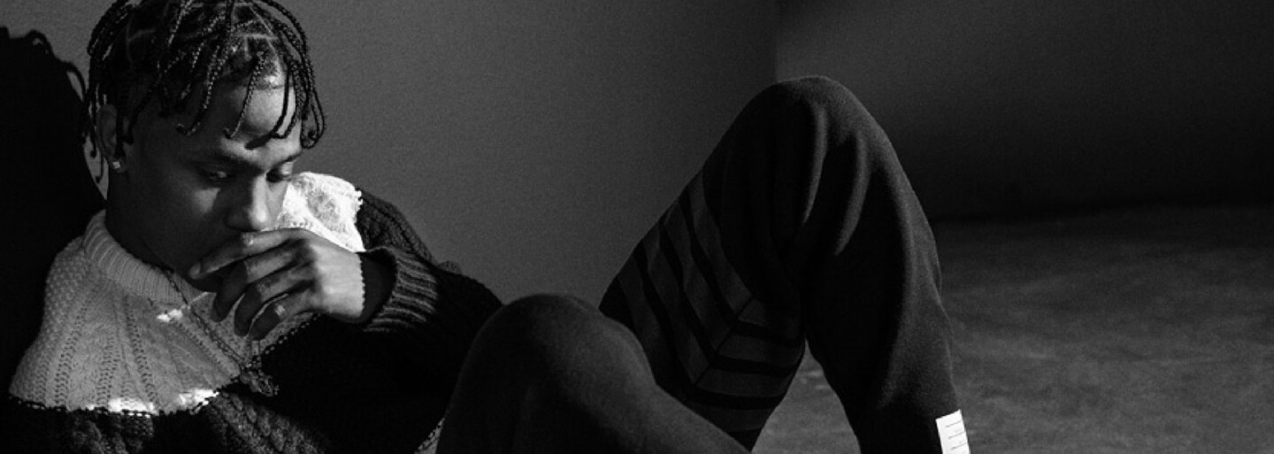 Travis Scott čoskoro ovládne všetky kluby tanečne ladenou skladbou s produkciou od DJ Mustarda