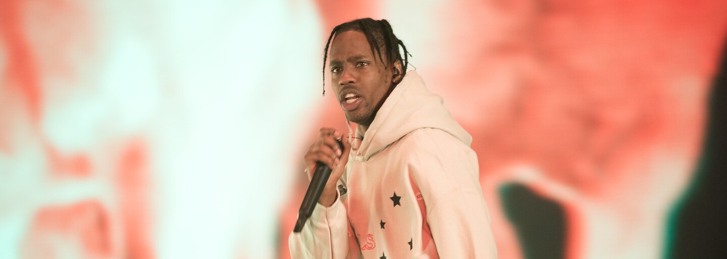 Travis Scott reaguje na osem úmrtí, ku ktorým došlo na jeho festivale: Som úplne zdevastovaný z toho, čo sa stalo