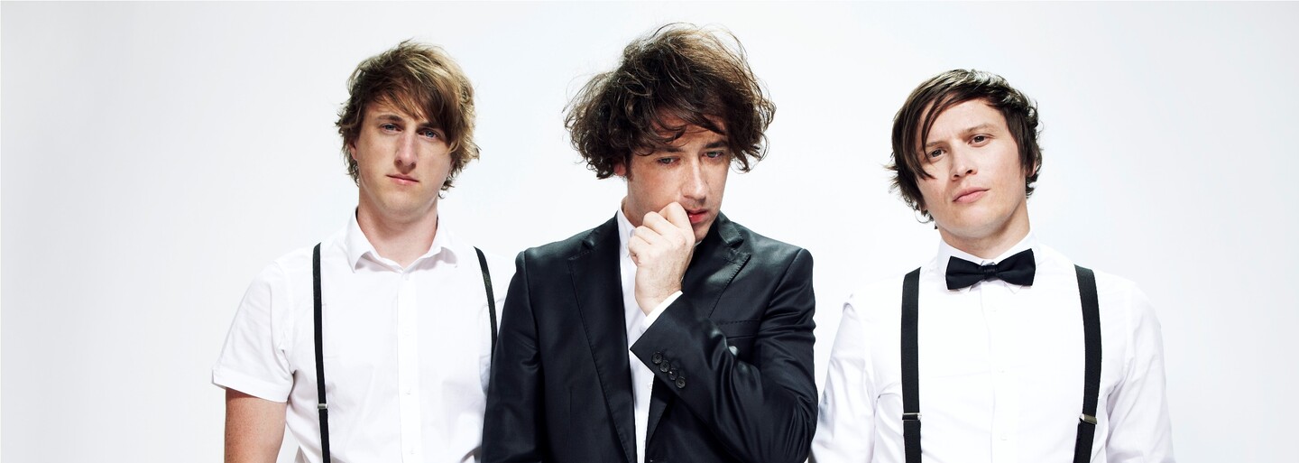 Tretí album The Wombats hudobne neprekvapí, ale uši poteší (Recenzia)
