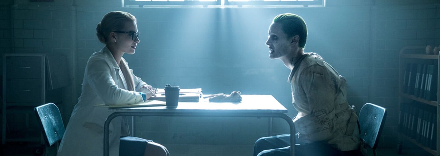 Tri minúty nových záberov na Jareda Leta a Margot Robbie v šialených úlohách Jokera a Harley Quinn