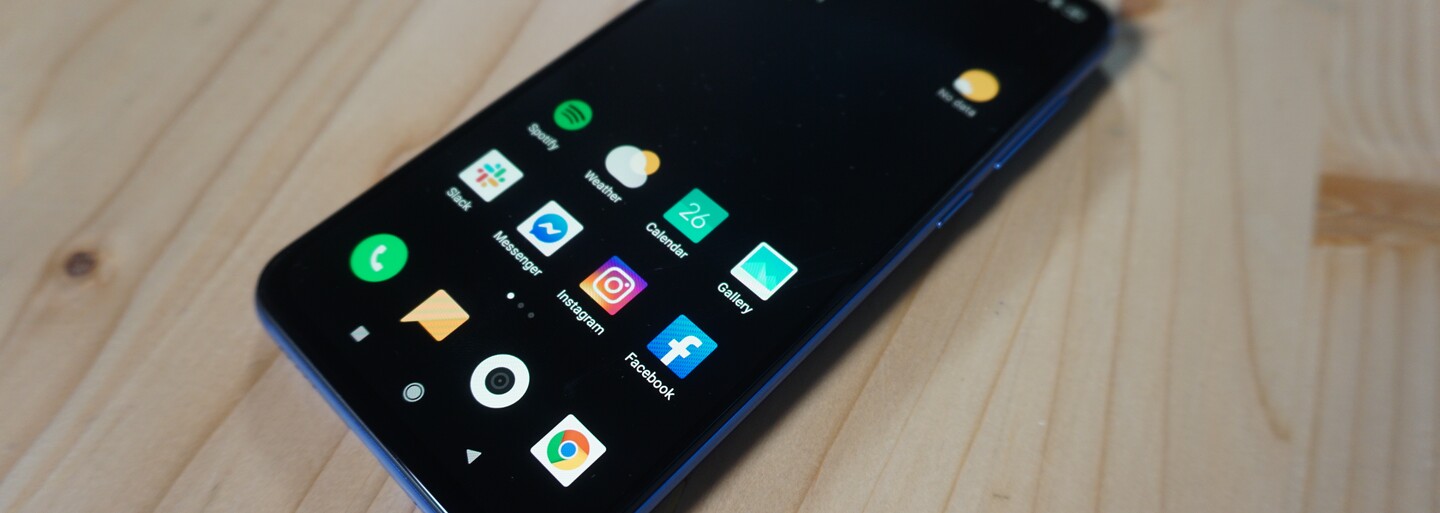 Trojitý foťák, skener odtlačkov v displeji aj štedrá RAM. Otestovali sme Xiaomi Mi 9 SE, ktorý Slovákov hneď zaujal