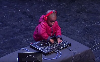 Trojročný DJ z Juhoafrickej republiky hrá lepšie ako mnohí profesionáli. Pozrite sa na to, čo predviedol v talentovej súťaži Trojročný DJ z Juhoafrickej republiky hrá lepšie ako mnohí profesionáli. Pozrite sa na to, čo predviedol v talentovej súťaži