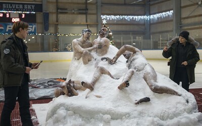 True Detective v novej sérii vyšetruje nadprirodzené úmrtia vedcov na Aljaške. Prečo zamrzli nahí v ľade?