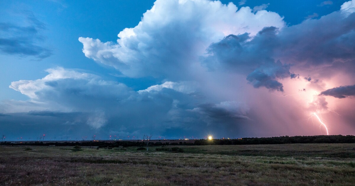 VÝSTRAHA: Česko opět zasáhnou silné bouřky. Příští týden se citelně ochladí