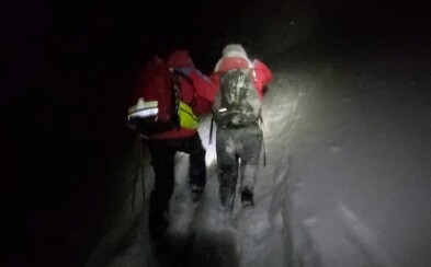 Turisté v teplákách a teniskách málem umrzli při výšlapu na Sněžku Turisté v teplákách a teniskách málem umrzli při výšlapu na Sněžku
