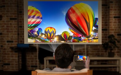Túžite po 80-palcovom prenosnom televízore? Nenápadný projektor od LG vám ju zostrojí kdekoľvek Túžite po 80-palcovom prenosnom televízore? Nenápadný projektor od LG vám ju zostrojí kdekoľvek