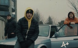 Tvý album mělo skluz, přesto smrdí jako tejden mrtvej drozd, rapuje Hugo Toxxx. Poslechni nový track A+