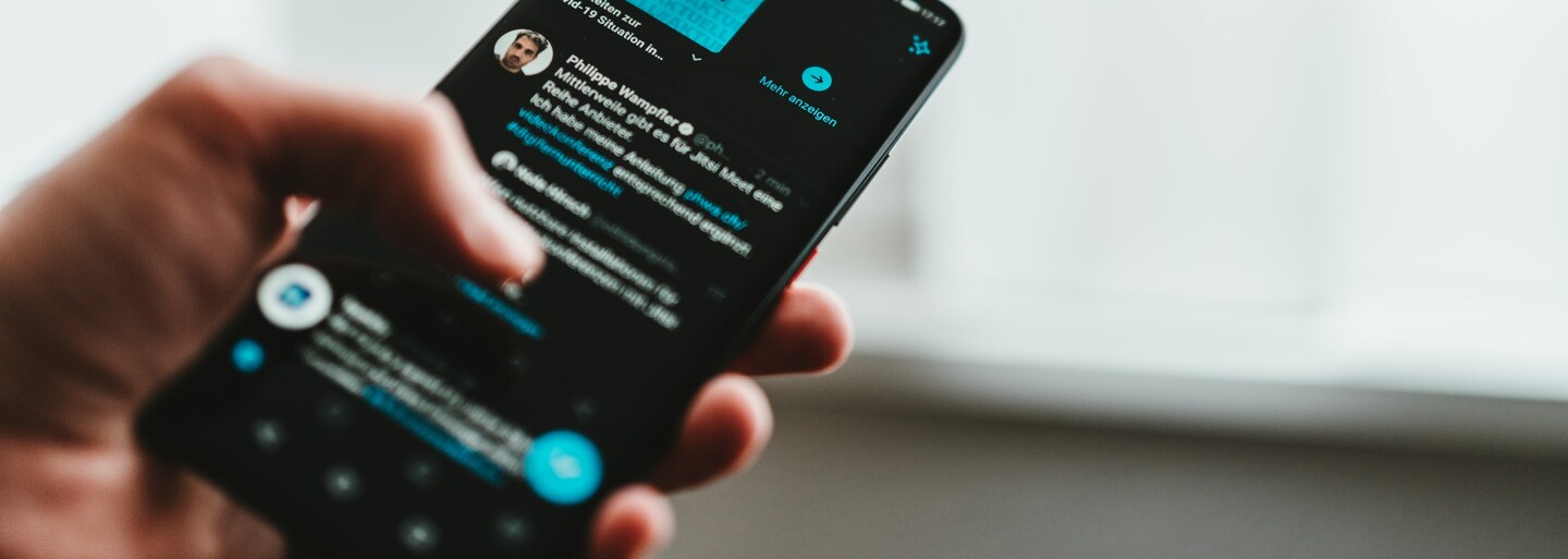 Twitter obmedzí zavádzajúce príspevky vládnych a oficiálnych účtov. Príspevky nebude možné lajkovať ani zdieľať