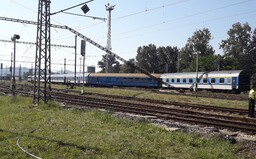 U Brna vykolejil rychlík, z vlaku pomáhají lidem hasiči