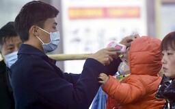 U Eboly trvalo vakcínu vyvinout 5 let. Pro koronavirus z Wu-chanu nemusí vzniknout vůbec, říká viroložka z Univerzity Karlovy