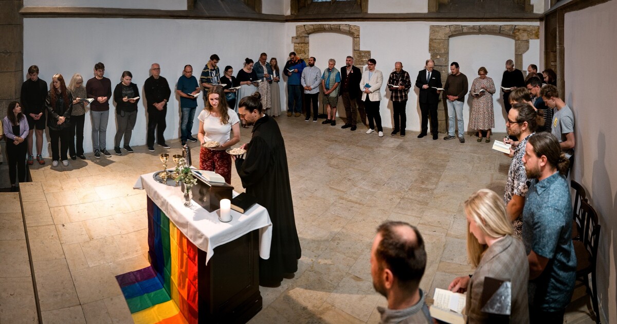 „Hřích je život promarnit. Mezi queer věřícími jsem našel životního partnera,“ říká předseda křesťanského spolku Logos