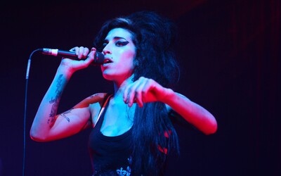Uběhlo deset let od smrti Amy Winehouse. Rodina se v novém dokumentu vyrovnává s její ztrátou (Recenze)