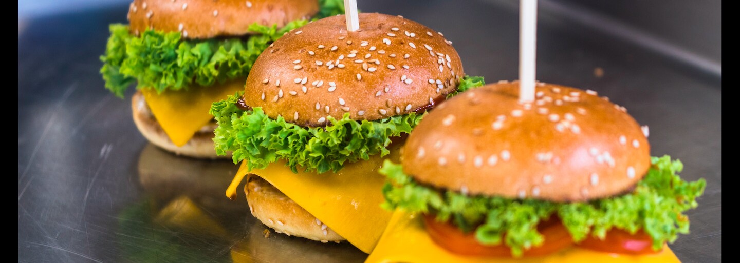 Uber a Regal Burger sa postarajú o hladných Bratislavčanov. Objednaj si v aplikácii špeciálny UberBURGER balíček aj s nápojmi