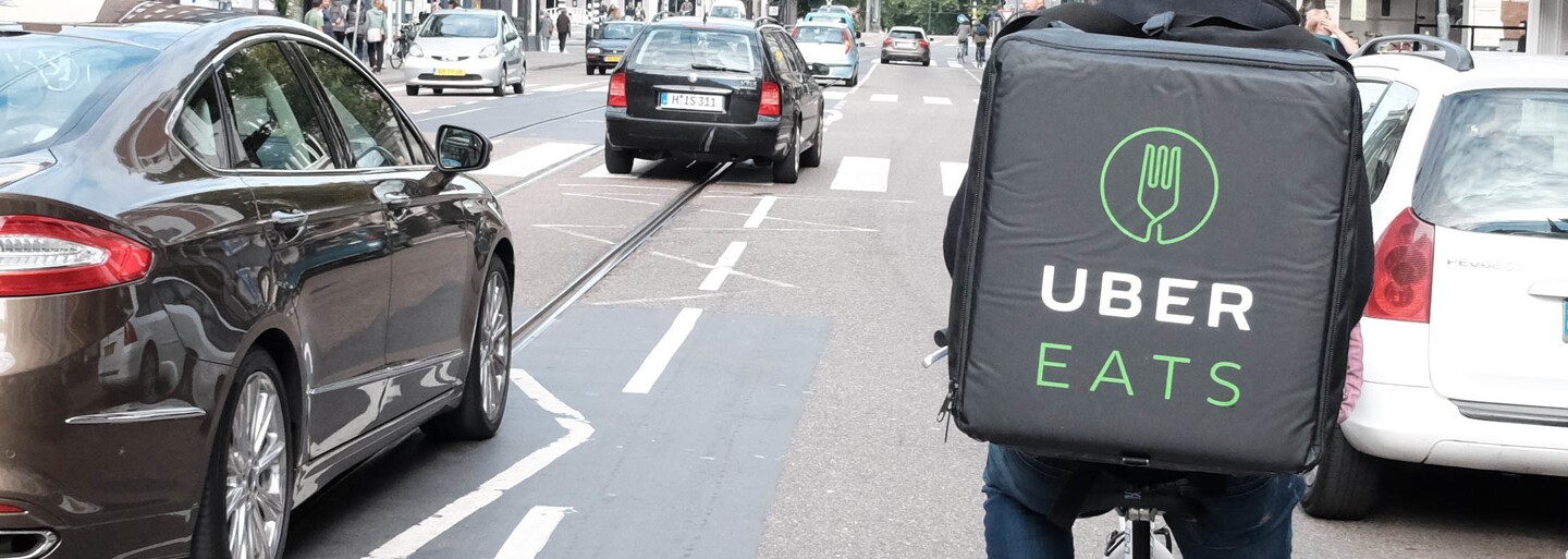 Uber Eats se v Praze spojuje s McDonald's a přináší zajímavé novinky. Rozvoz jsme vyzkoušeli na vlastní kůži