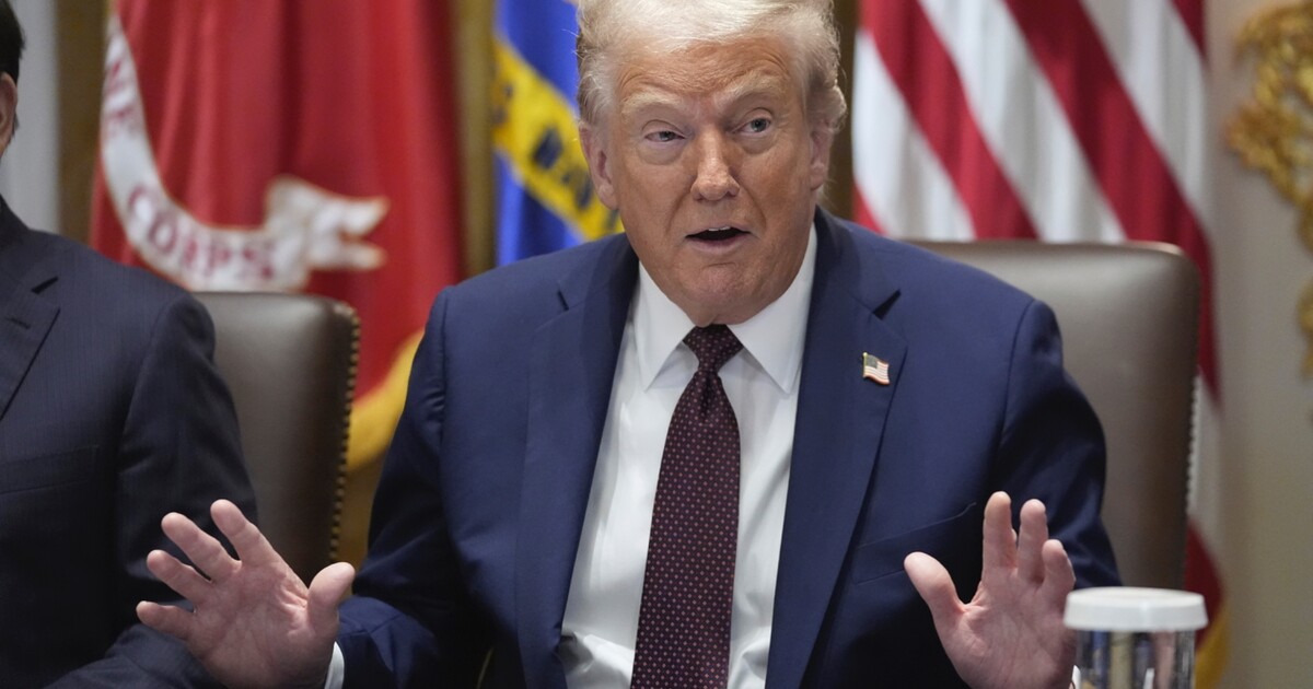 Většina Trumpových cel je nezákonná, rozhodl soud. Zůstávají v platnosti do října