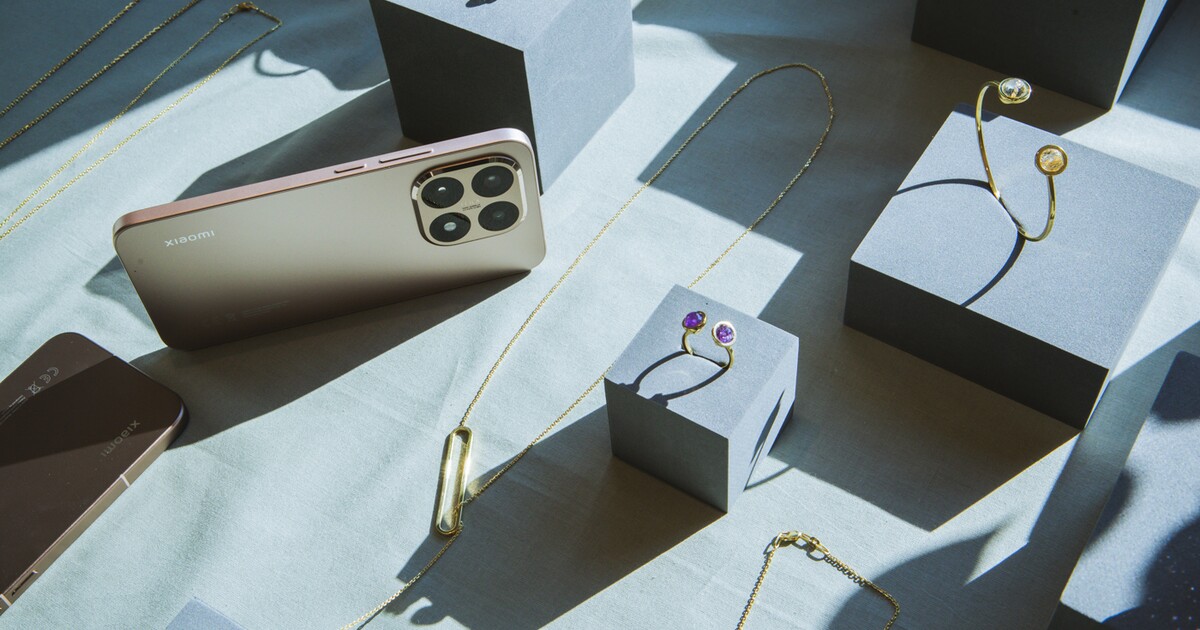 Česká designérka a Xiaomi představily zlatý telefon i sluchátka. Kolik stojí?