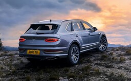 Uhlazenější design, luxusnější kokpit a konec W12. Kontroverzní Bentayga prošla velkými změnami