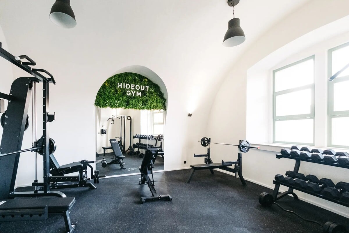 HIDEOUT Gym, fitness centrum, fitko, cvičení, posilování