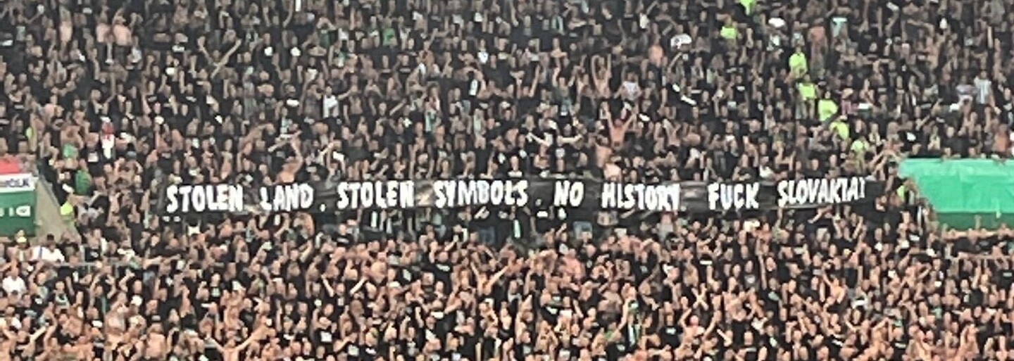 Ukradnuté územie, ukradnuté symboly, žiadna história, je*ať Slovensko. Maďarskí ultras provokovali našich futbalistov