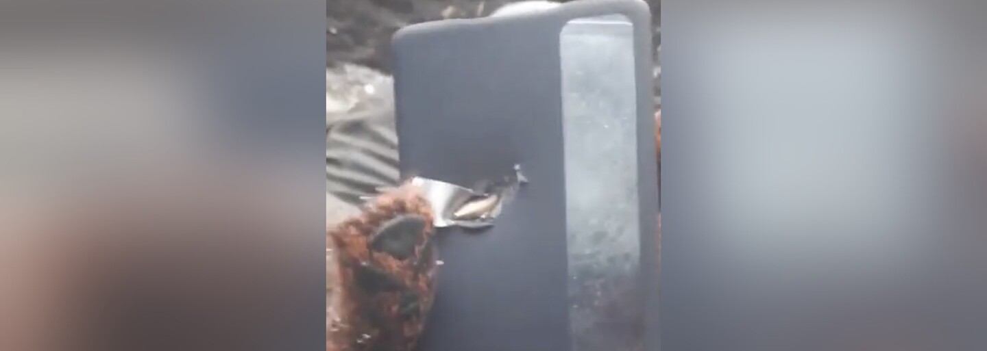 Ukrajinskému vojákovi zachránil život mobil. Neprošla přes něj kulka