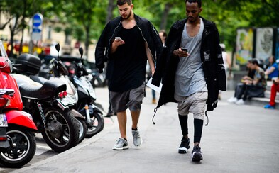 Ulice hlavního města módy opět zaplavilo obrovské množství lidí s vytříbeným vkusem a stylem, nechyběli ani Rick Owens nebo Nick Wooster Ulice hlavního města módy opět zaplavilo obrovské množství lidí s vytříbeným vkusem a stylem, nechyběli ani Rick Owens nebo Nick Wooster