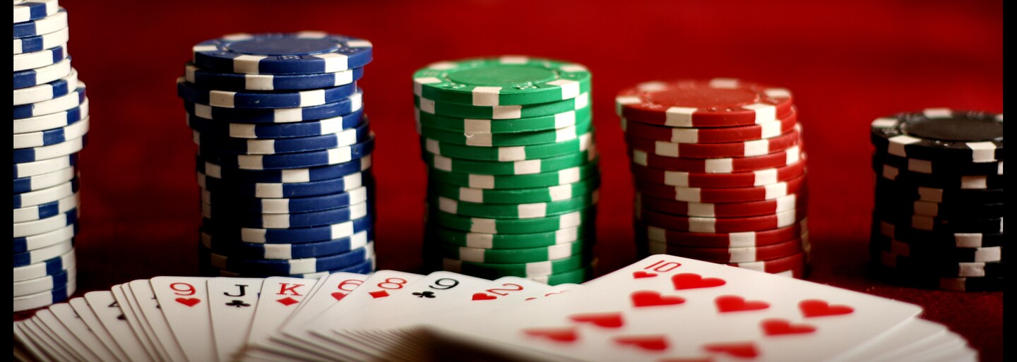 Univerzita Karlova a ČVUT spolupracovaly na vývoji softwaru, který dokáže porazit profesionální hráče pokeru