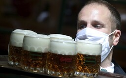 Univerzita Karlova bude mít vlastní pivo. Matfyzáci budou chodit na πvO