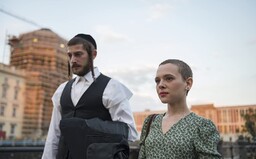 Unorthodox je další miniseriál od Netflixu, který musíš vidět. Tvůrcům se podařilo spojit neslučitelné světy
