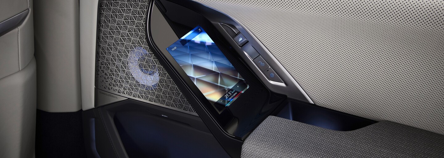 Zcela nové BMW řady 7 je tady. Nabízí kontroverzní masku, vnitřní kino a zprvu výhradně elektrický pohon