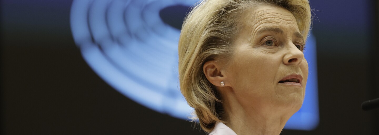 Ursula von der Leyen reaguje na sexistický problém se sezením v Turecku. „Stalo by se mi to, kdybych měla sako a kravatu?“