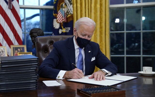 USA se vrací pařížské klimatické dohodě. Biden hned po nástupu udělal další zásadní rozhodnutí USA se vrací pařížské klimatické dohodě. Biden hned po nástupu udělal další zásadní rozhodnutí