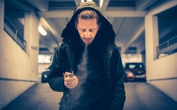 USA zvyšujú vek, od ktorého si môžeš legálne zapáliť, z 18 na 21 rokov. Dôvodom je rastúci počet úmrtí po fajčení e-cigariet