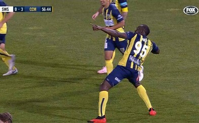 Usain Bolt vstřelil svůj historicky první gól. Netrvalo dlouho a přidal k němu i druhý Usain Bolt vstřelil svůj historicky první gól. Netrvalo dlouho a přidal k němu i druhý