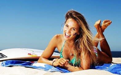 Úspešná surferka Sally Fitzgibbons, ktorá nehviezdi len vo vlnách, ale aj v očiach mužov Úspešná surferka Sally Fitzgibbons, ktorá nehviezdi len vo vlnách, ale aj v očiach mužov